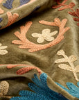 Decke Samt mit Stickerei - oliv/blau/orange/sand