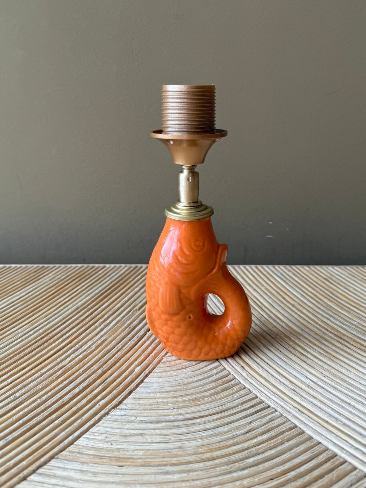 Lampenfuss Fisch orange „Port a Table“