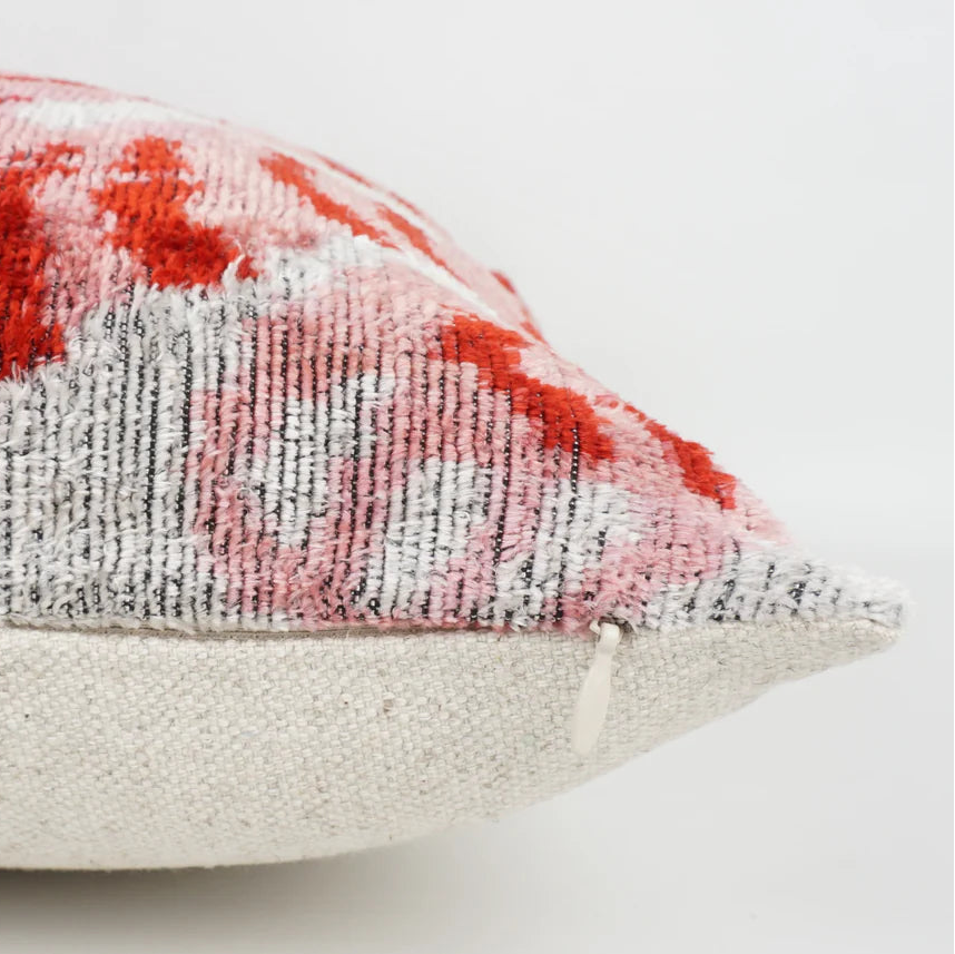 Kissen Ikat Samt 40x60cm,  Tiger rosa/rot